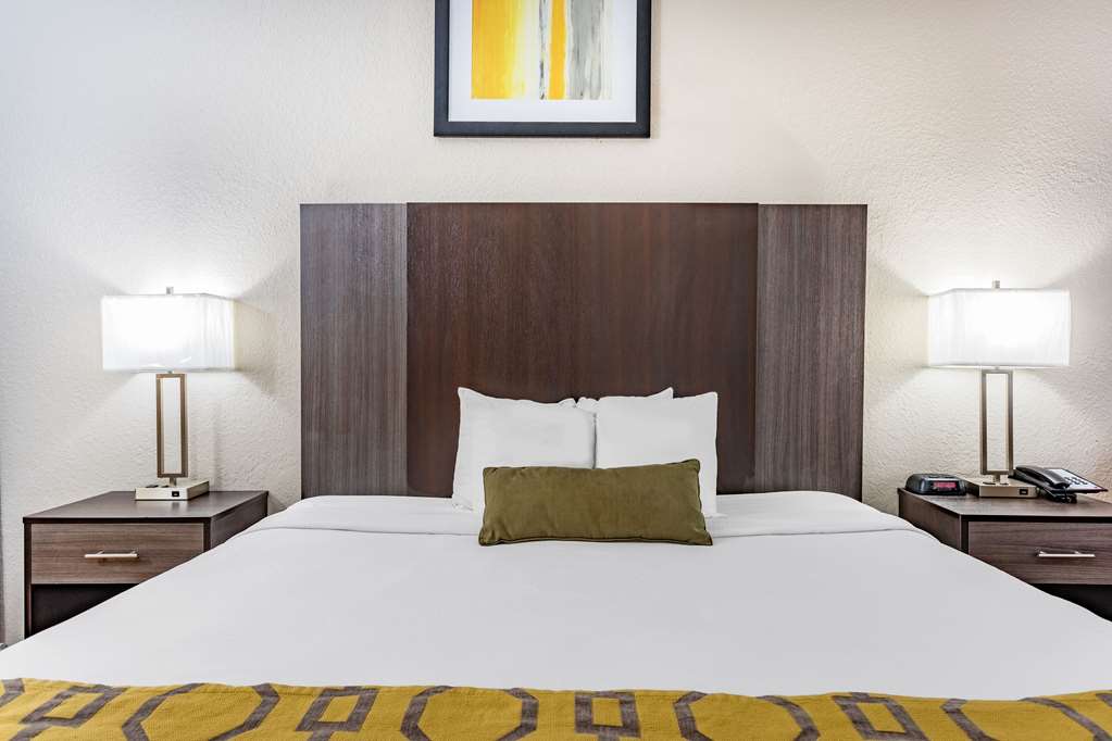 Baymont by Wyndham Midway Tallahassee - photo 25