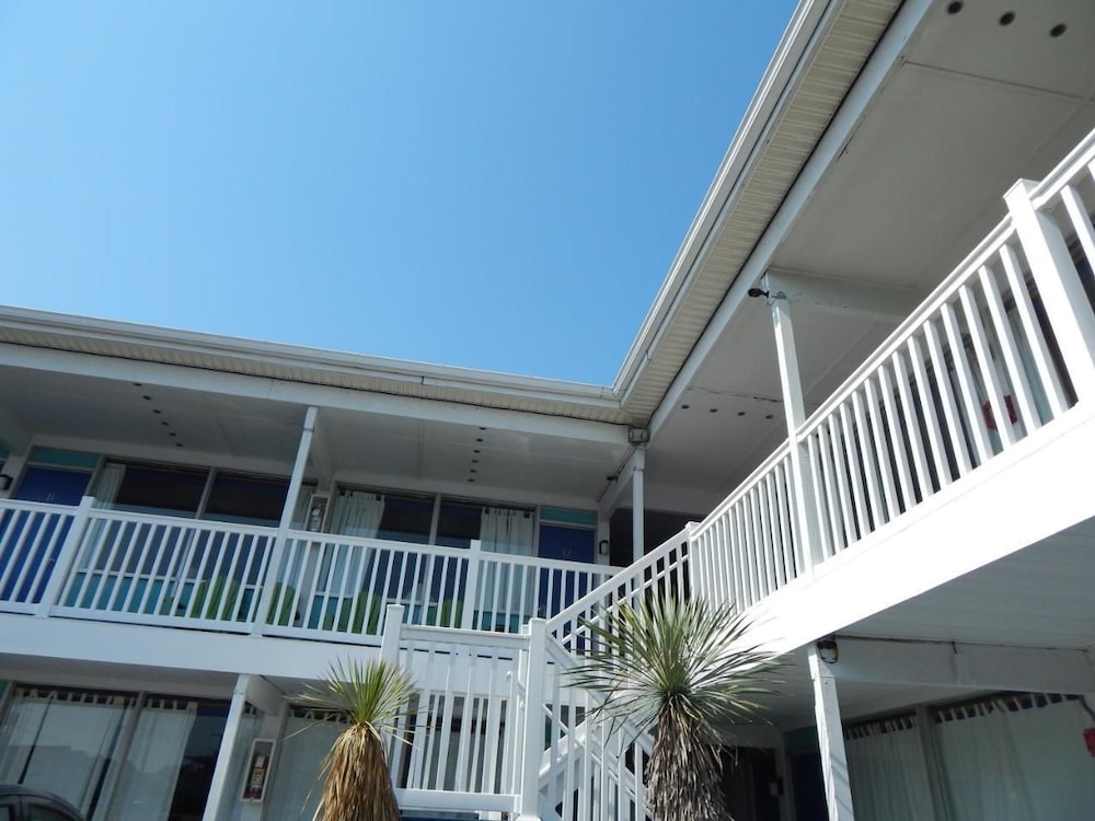 Blue Wave Inn - photo 23