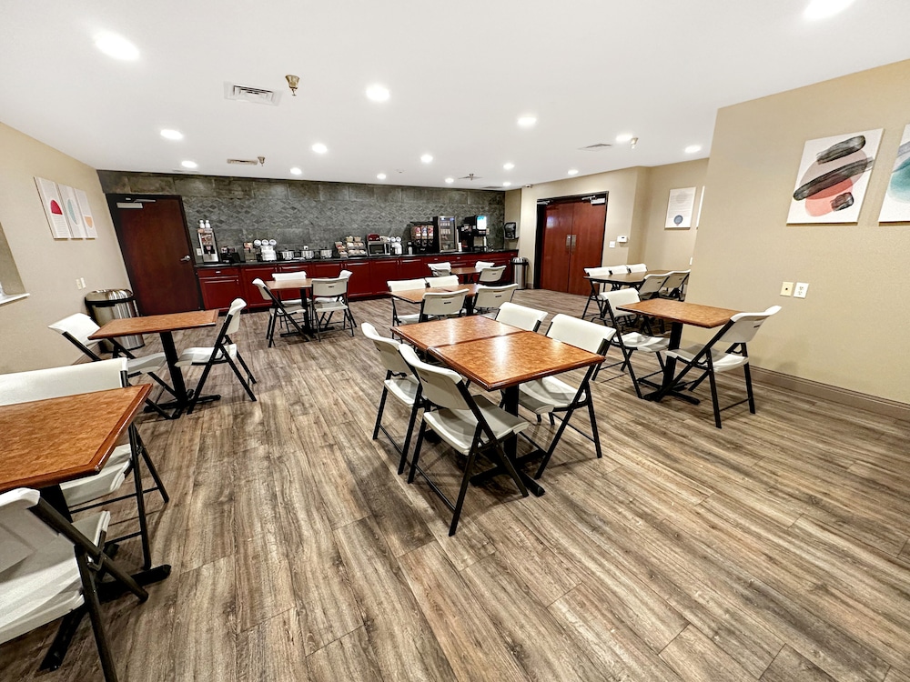 Estherville Hotel & Suites - photo 72