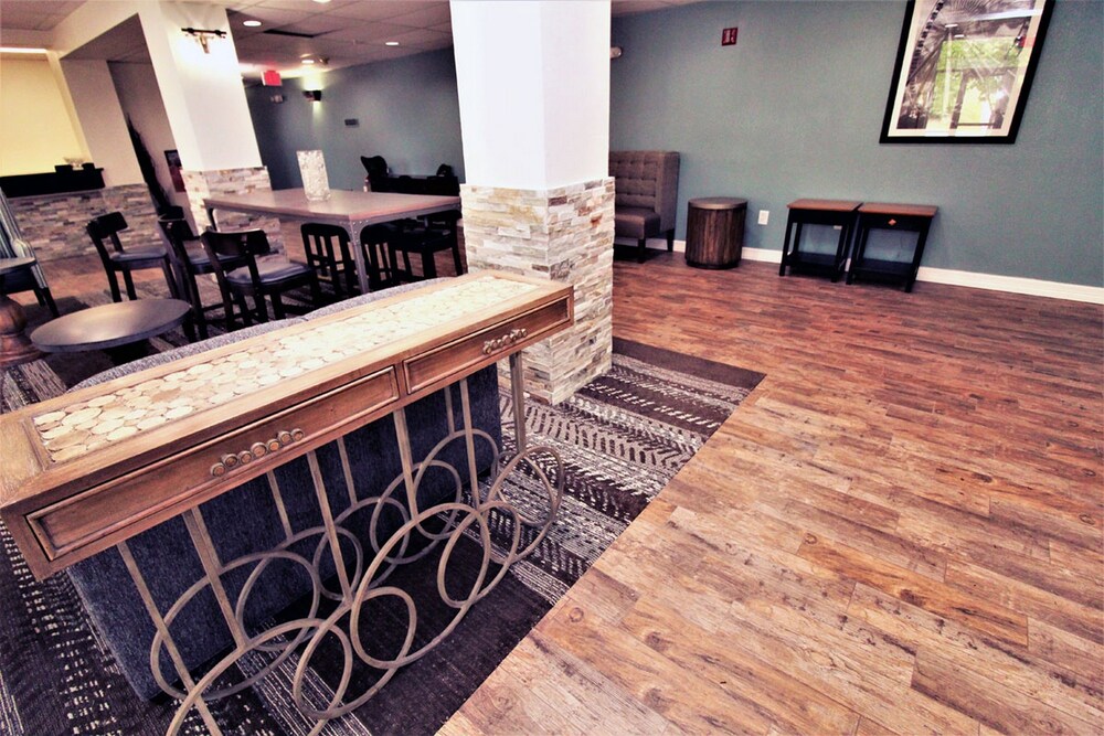 The Colonnade - photo 2