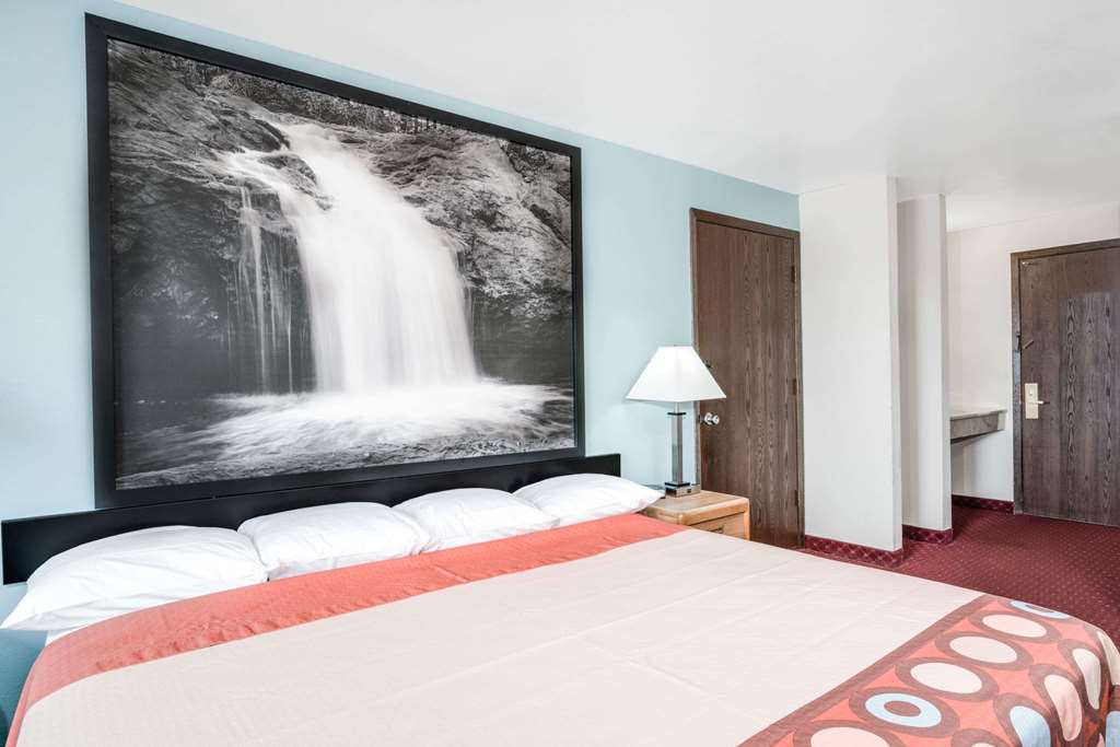 Super 8 by Wyndham Tomah Wisconsin - photo 5