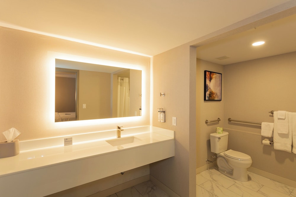 Holiday Inn Express New Rochelle by IHG - photo 9