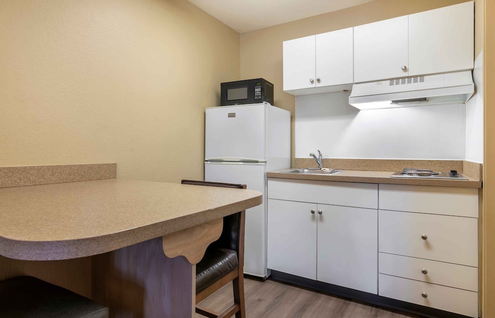 Extended Stay America Suites Kansas City Shawnee Mission - photo 12