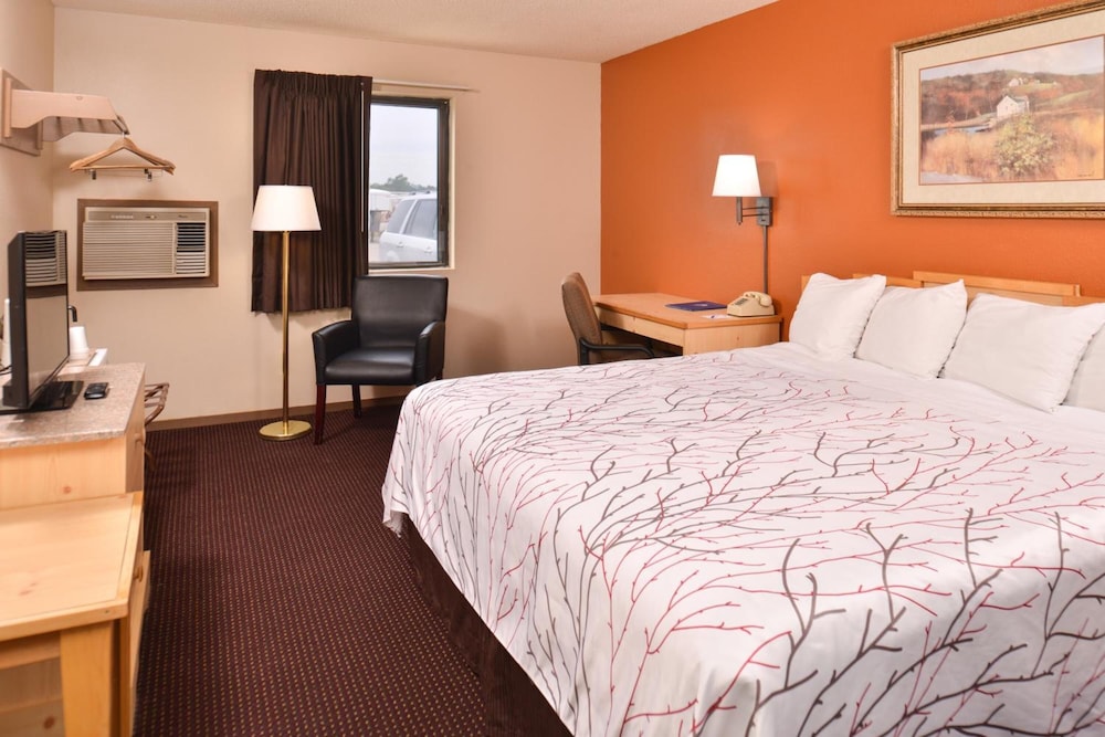 Cottonwood Inn and Conference Center - photo 15