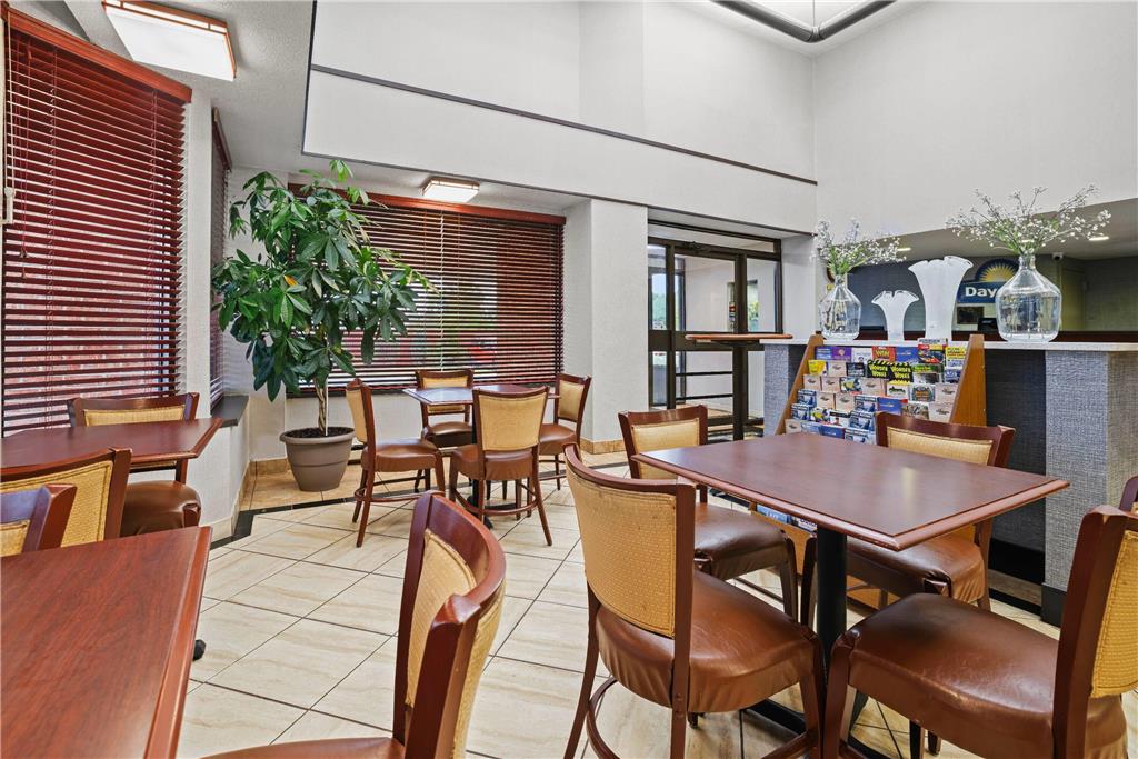 Days Inn by Wyndham Utica - photo 8