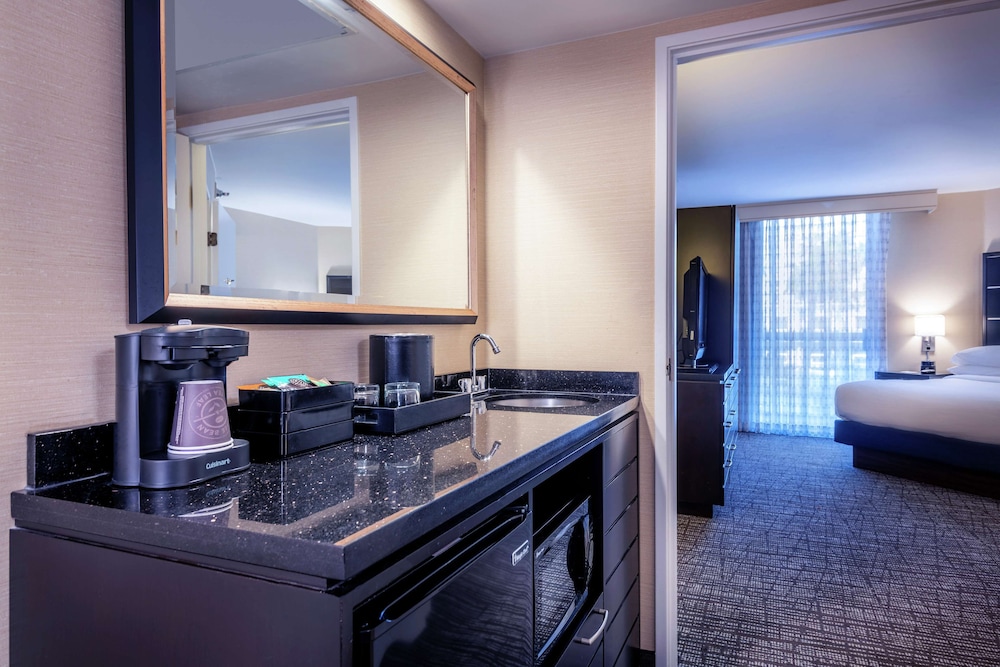Embassy Suites by Hilton Los Angeles International Airport North - photo 17