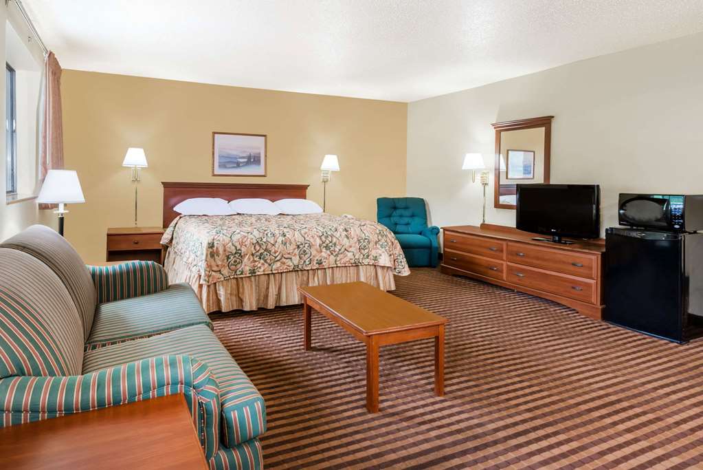 Super 8 by Wyndham La Vale Cumberland Area - photo 12