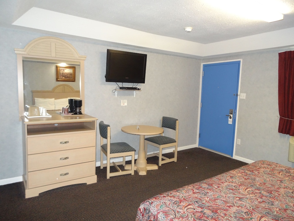 Village Inn and Suites - photo 21