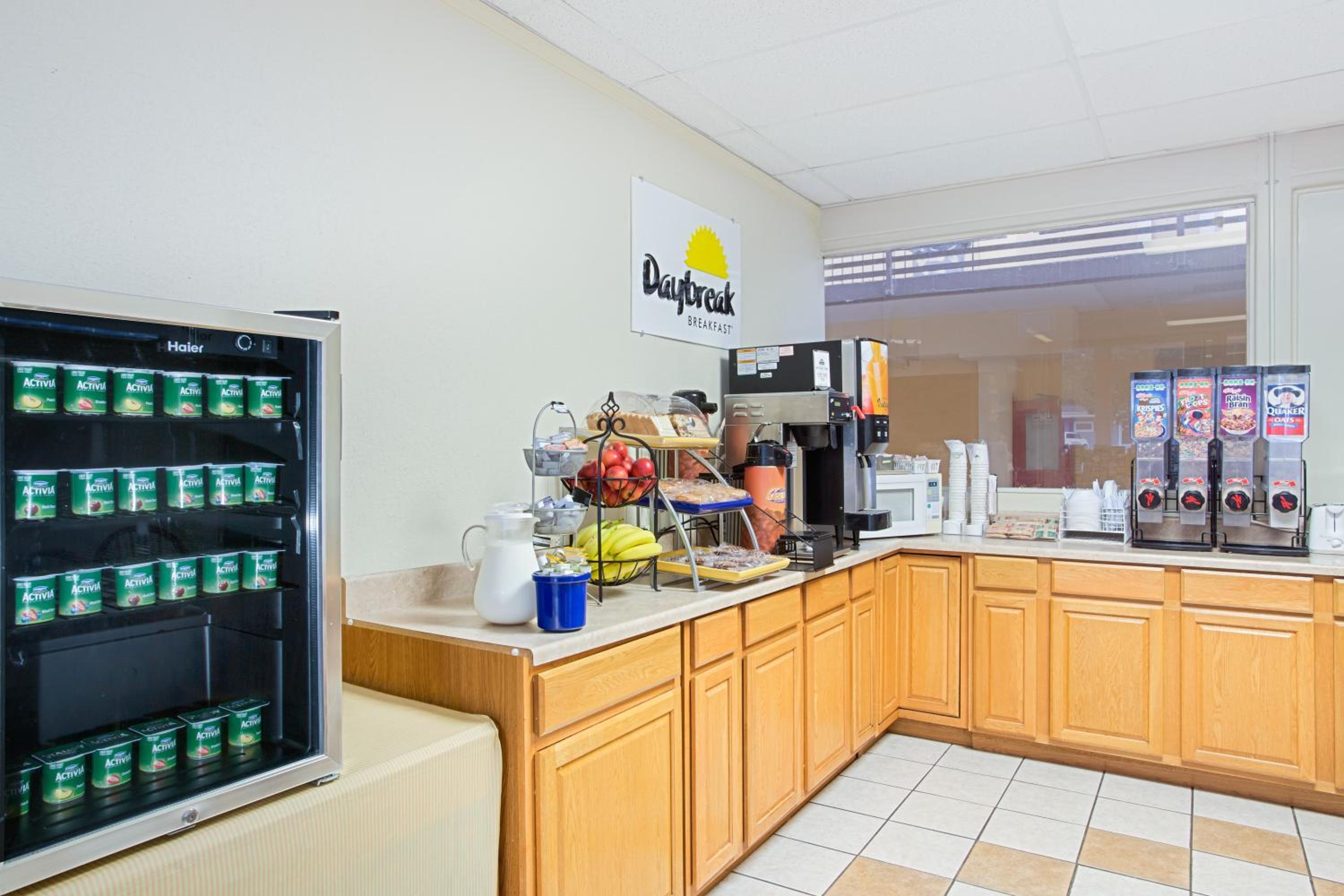 Bristol Parkway Inn - photo 18