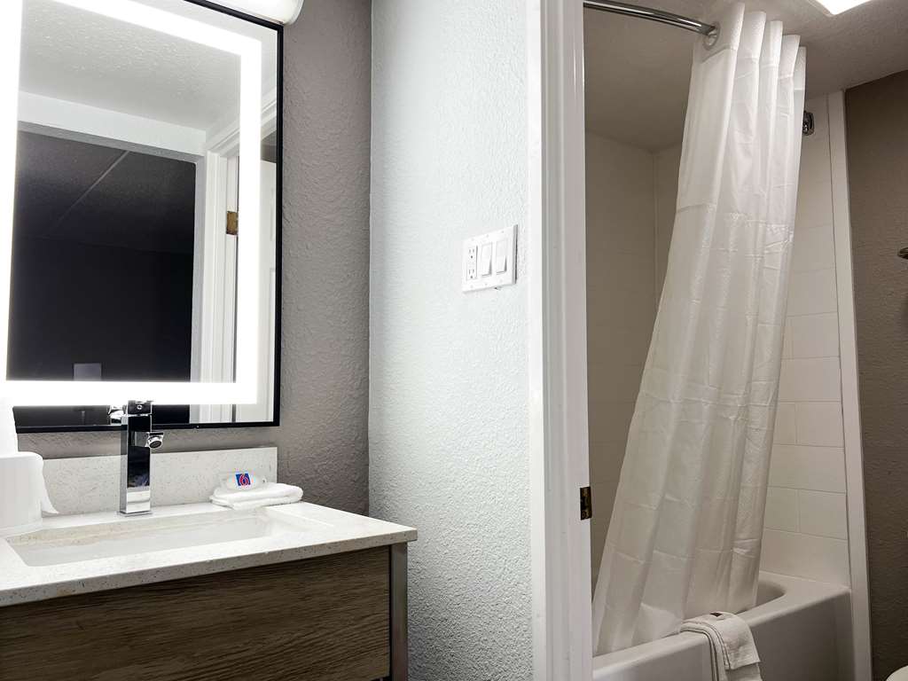 Motel 6 Hazelwood - photo 16