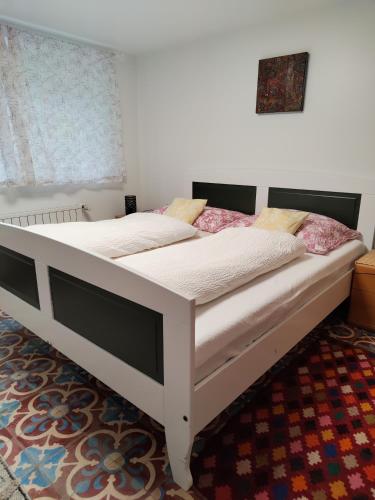 Doppelzimmer mit Gemeinschaftsbad und kleiner Küche Nannen 382 — hotel in Alberschwende