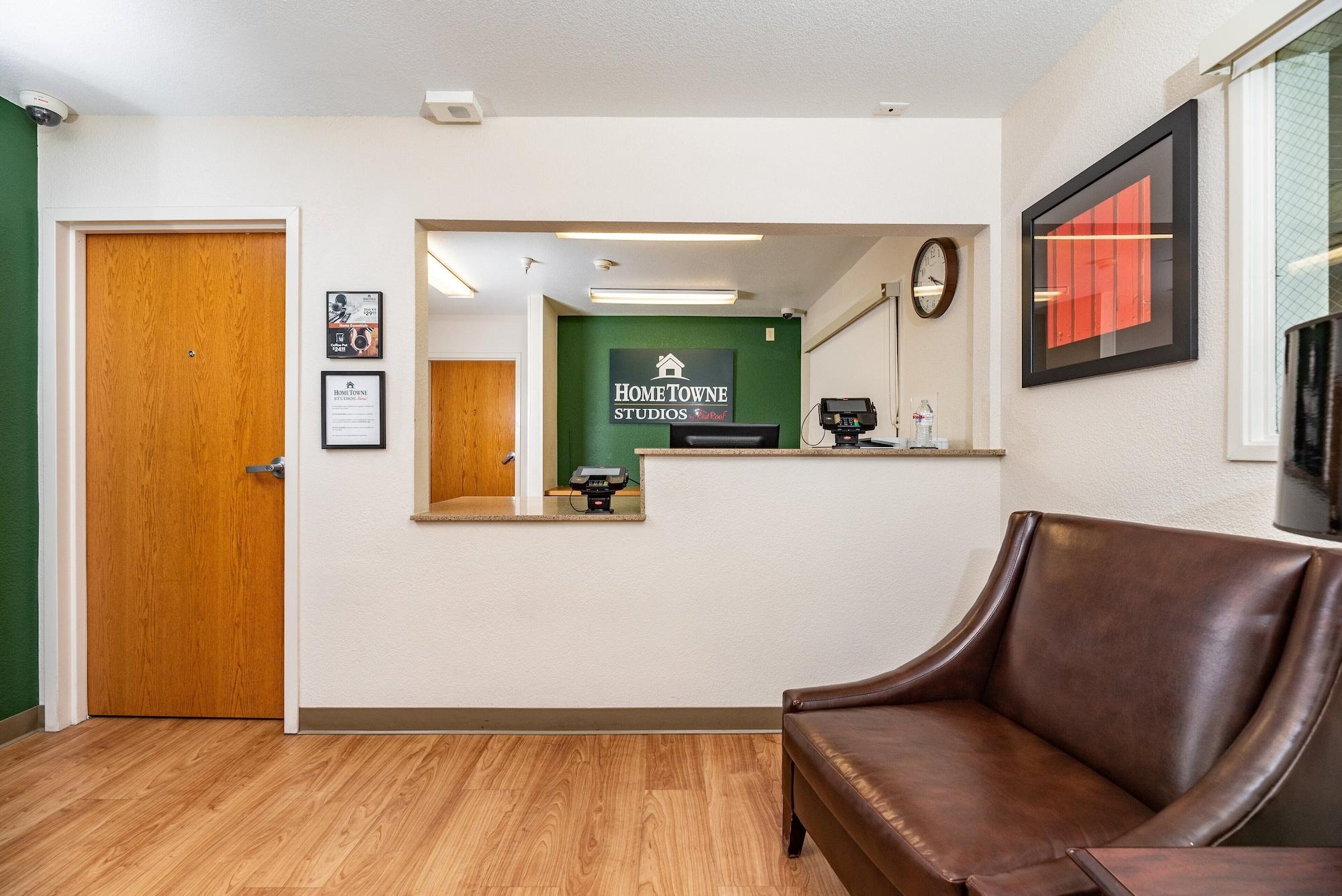 HomeTowne Studios by Red Roof Fresno West - photo 22
