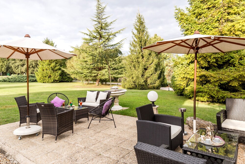 Les Pigeons Blancs - carbon neutral hotel in Cognac