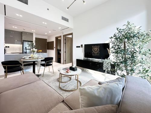 Trophy Sunny Honey Suite Canal View & Infinty Pool — 4-Star Luxury Hotel in Dubai, United Arab Emirates