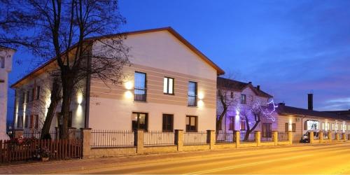 Hotel Stara Fabryka — hotel in Malogoszcz