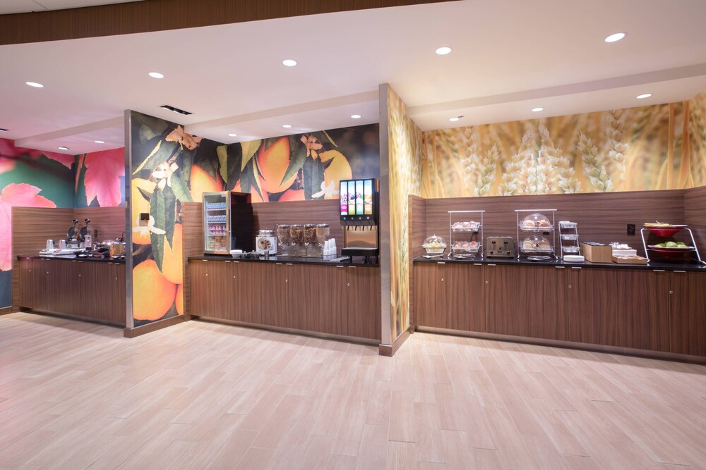 Fairfield Inn & Suites by Marriott Burlington - photo 21