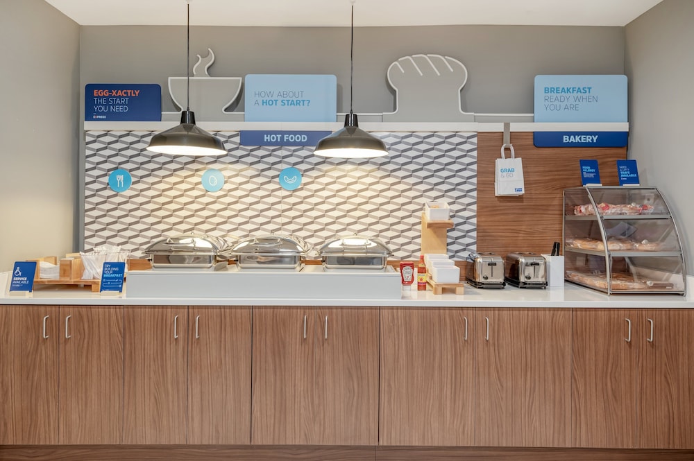 Holiday Inn Express Rensselaer by IHG - photo 36