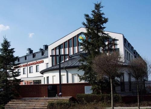 Centrum Misji Afrykańskich ośrodek hotelowo konferencyjny — hotel in Stare Babice