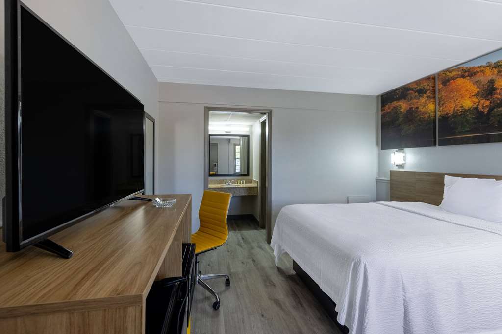 Days Inn by Wyndham Lincolnton - photo 23
