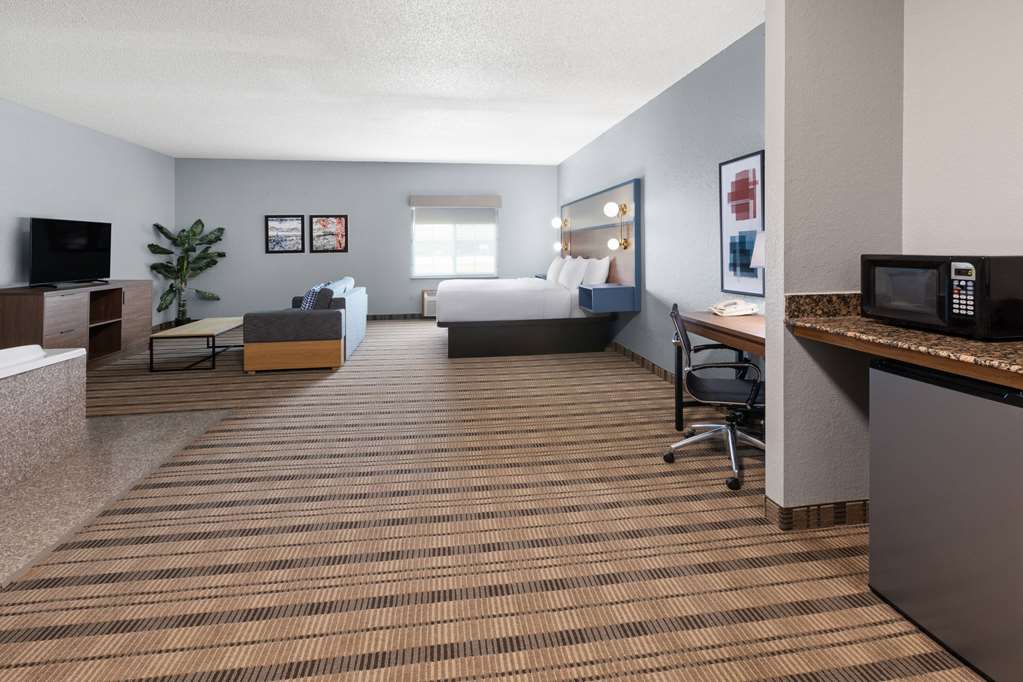 AmericInn by Wyndham Grinnell - photo 22
