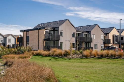 Stylish & Modern Wanaka Townhouse Your Dream Holiday Awaits — 4-Star Luxury Hotel in Wanaka, New Zealand