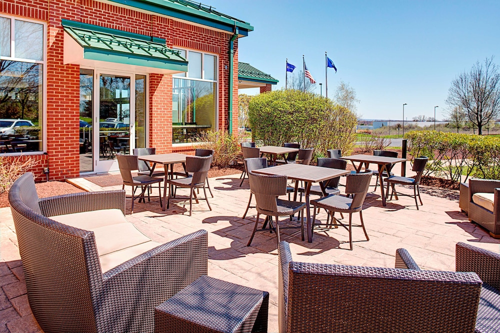 Hilton Garden Inn Hartford North Bradley International Airport - photo 39