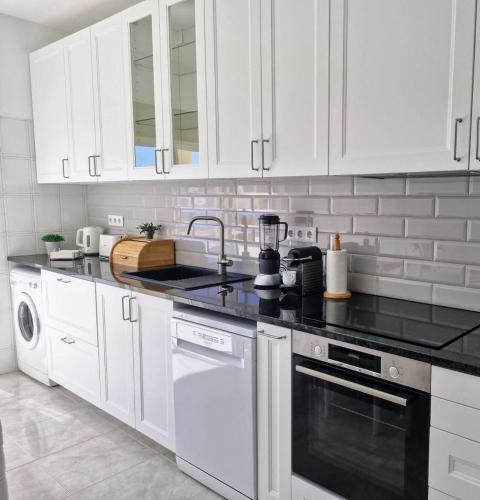 Maray Apartment near Porto de Mós and Praia Dona Ana — 4-Star Luxury Hotel in Lagos, Portugal