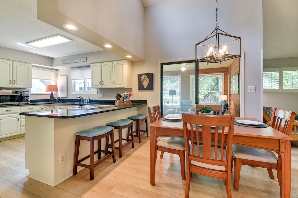 Walk to North Myrtle Beach Family Friendly Home — 4-Star Luxury Hotel in Myrtle Beach, United States