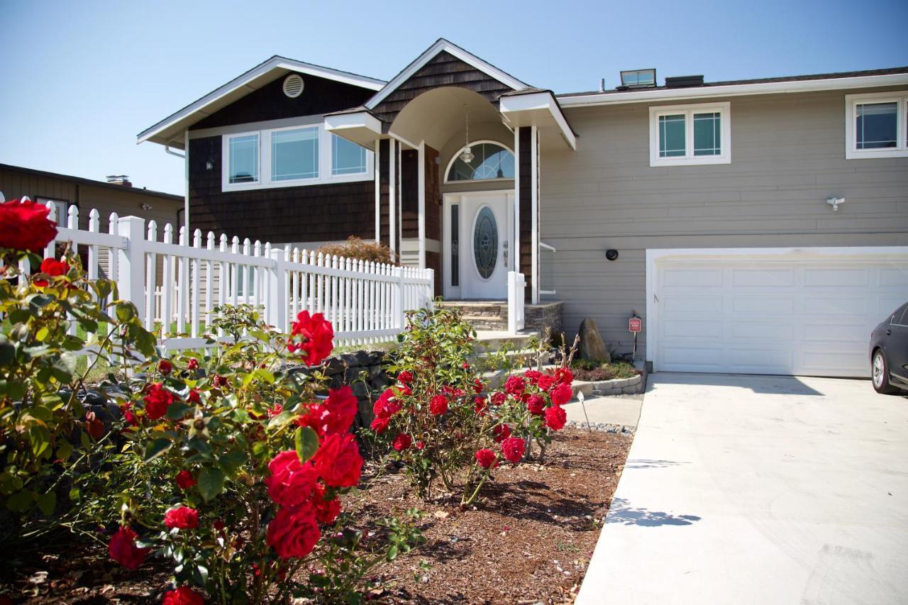Scenic Lake View Home — 4-Star Luxury Hotel in Tacoma, United States
