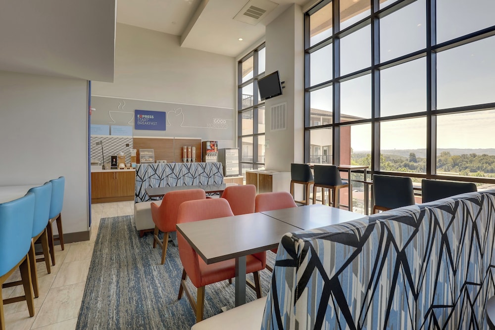 Holiday Inn Express Hotel & Suites Branson 76 Central by IHG - photo 37
