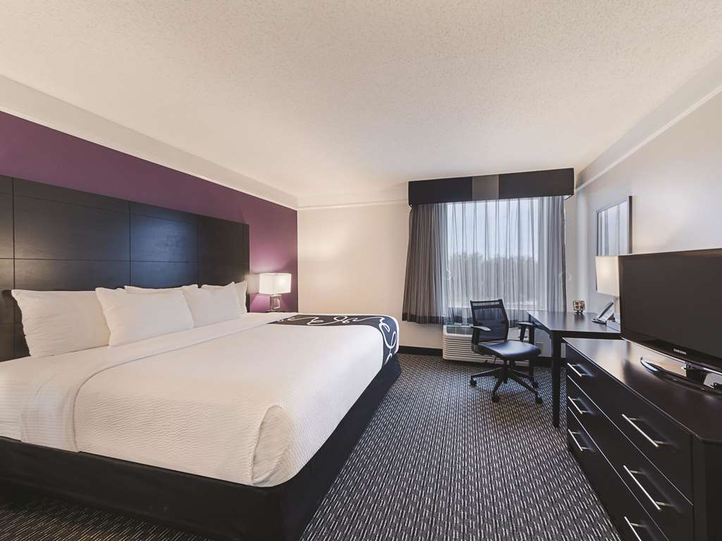 La Quinta Inn & Suites by Wyndham Austin Round Rock - photo 19