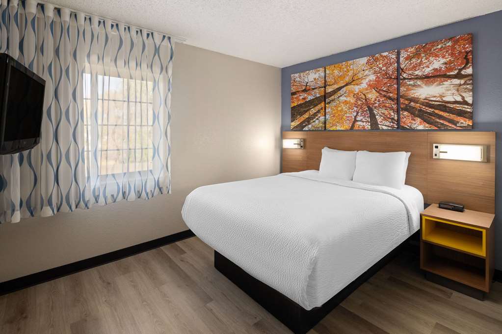 Days Inn & Suites by Wyndham Green Bay WI. - photo 30
