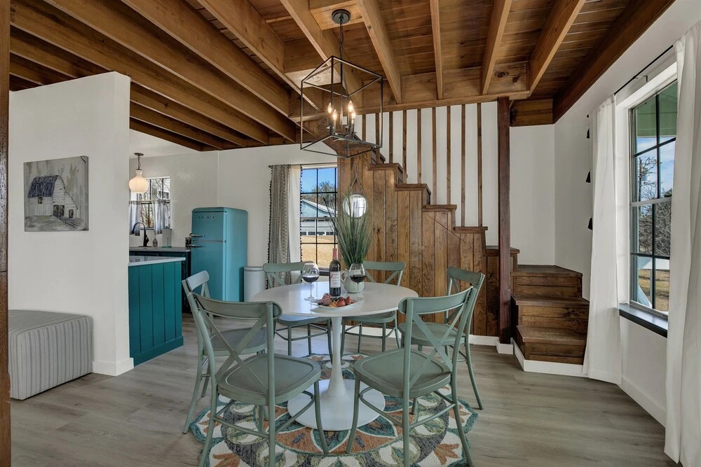 Sunday Circle Hot Tub & Hill Country Wine Trail — 4-Star Luxury Hotel in Fredericksburg, United States