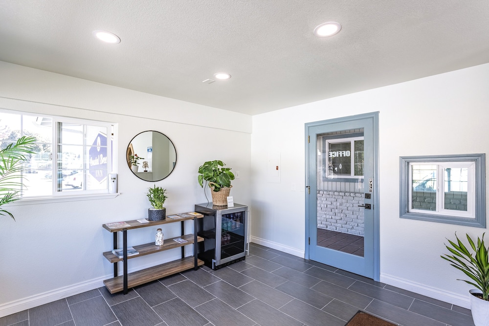 Coastal Breeze Inn - photo 3