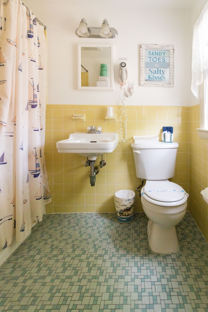 A Beach Breeze Inn - photo 12