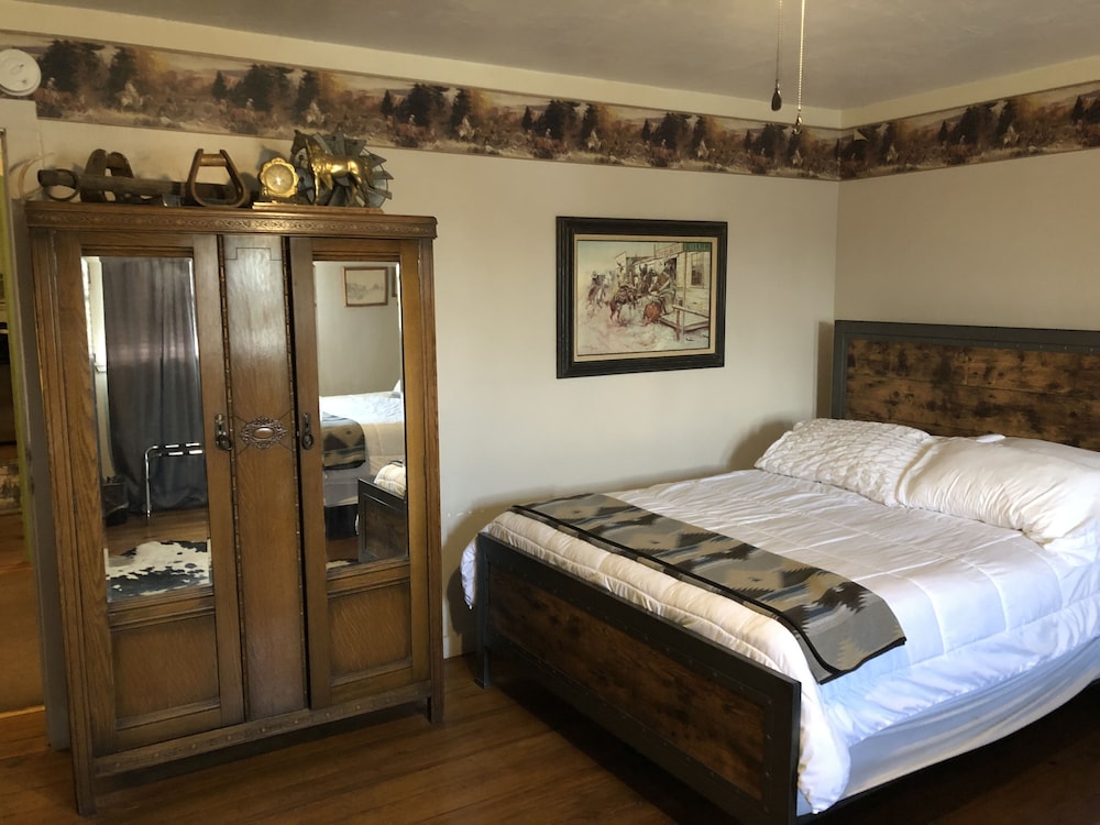 Fort Davis Drug Store Hotel - photo 17