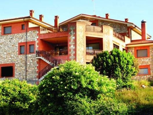 La Becera - carbon neutral hotel in Penausende
