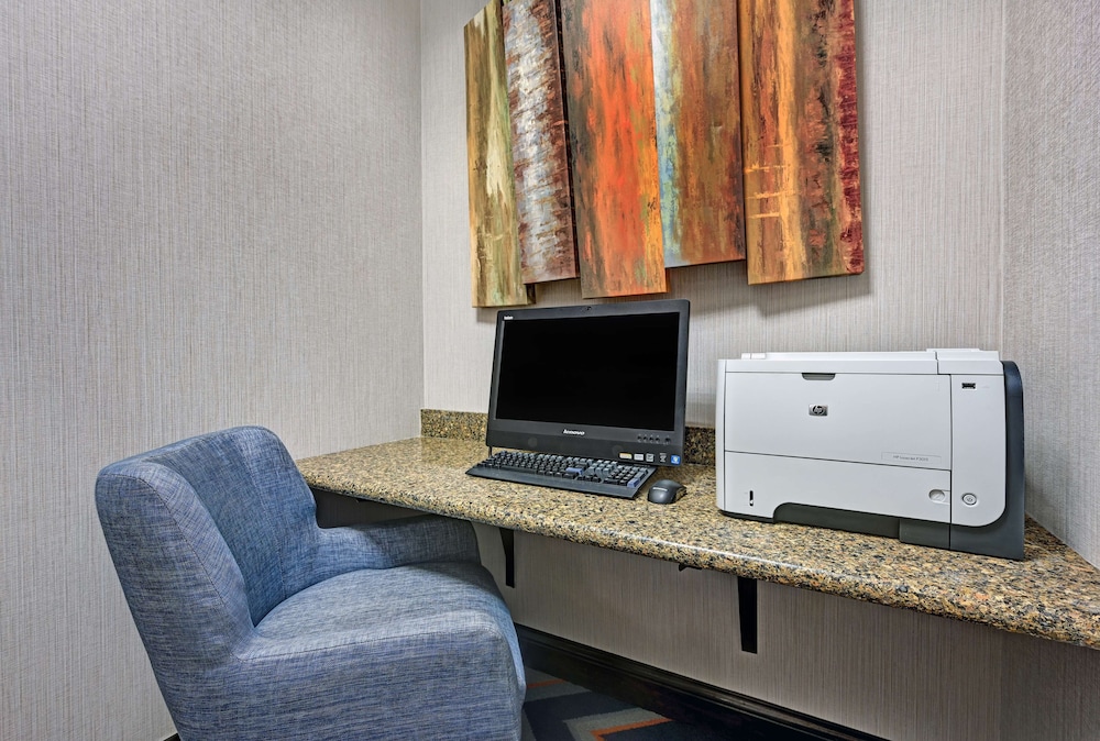 Hampton Inn Farmington - photo 41