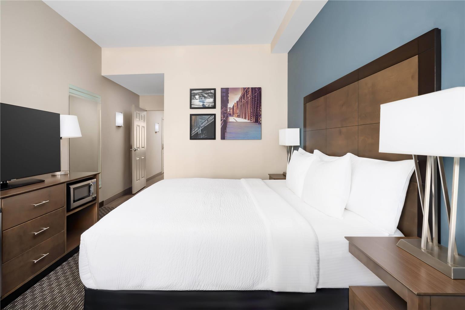 La Quinta Inn & Suites by Wyndham Chicago Downtown - photo 49