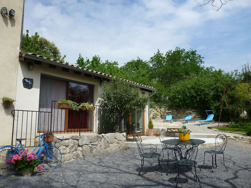 Gîte les Geais — 4-Star Luxury Hotel in Villeneuve-De-Berg, France