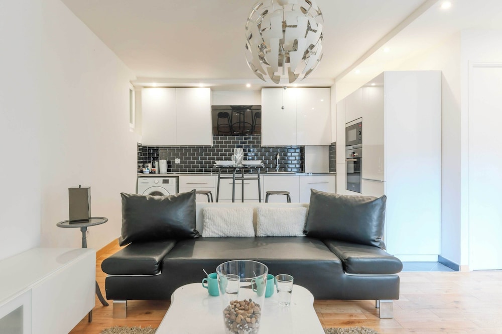 Comfortable Apartment 1br 2p Arts et Metiers — 4-Star Luxury Hotel in Paris, France