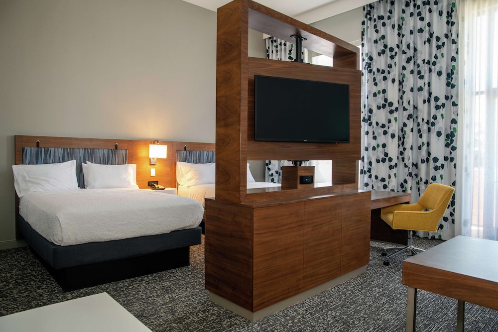 Hampton Inn & Suites Los Angeles Sherman Oaks - photo 12