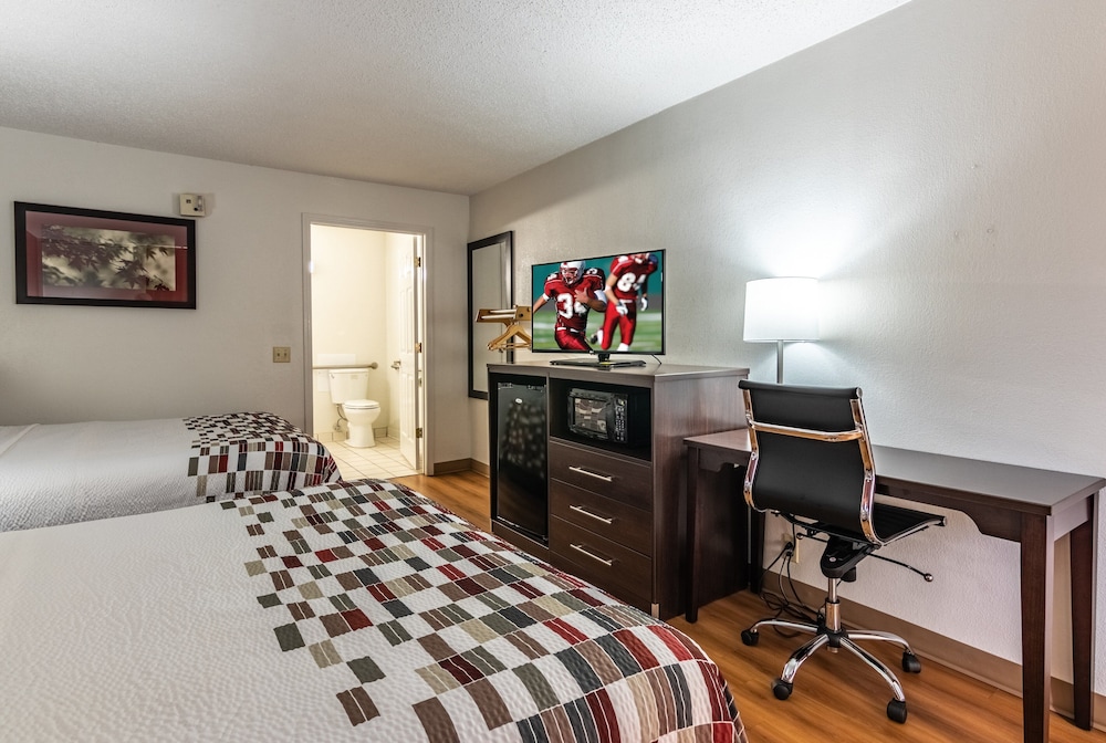 Red Roof Inn Forsyth - photo 11