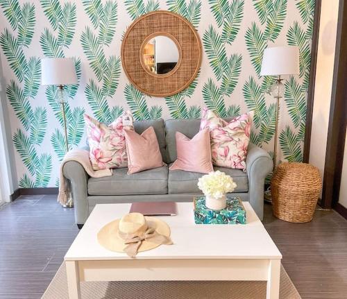 Pink Paradise at Seascape. Getaway by the beach — 4-Star Luxury Hotel in Riviera Beach, United States