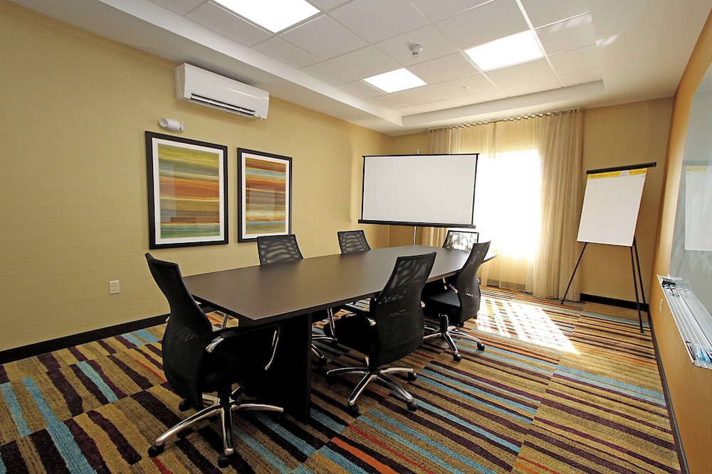 Fairfield Inn & Suites by Marriott London - photo 40