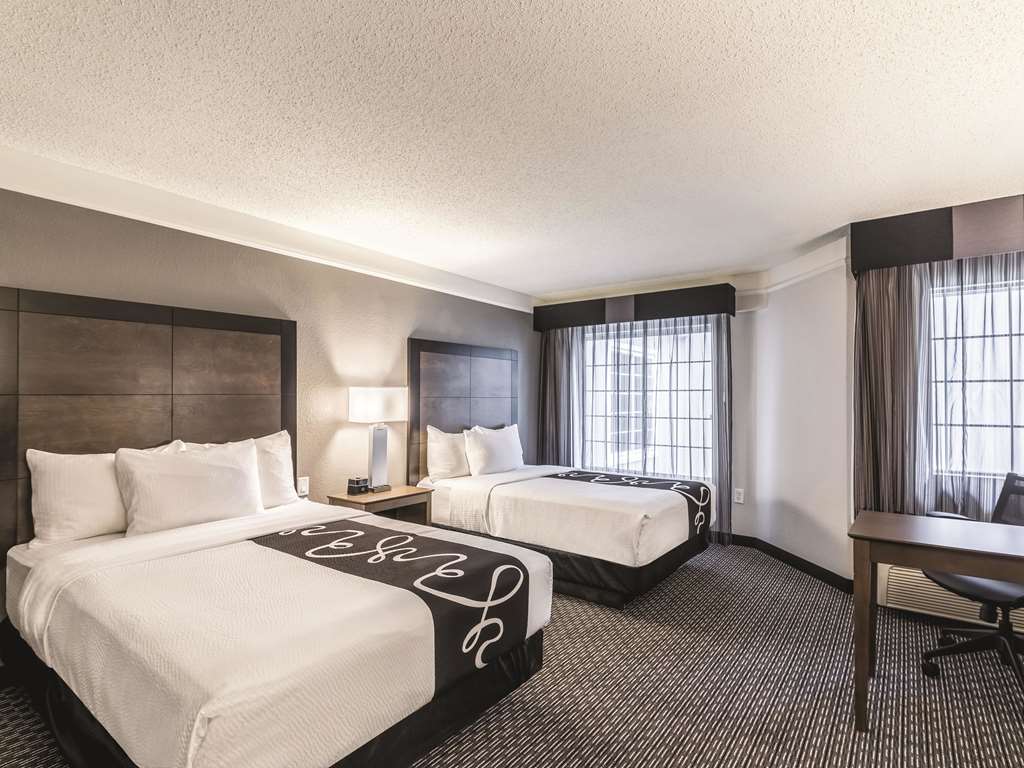 La Quinta Inn & Suites by Wyndham Austin Near The Domain - photo 17