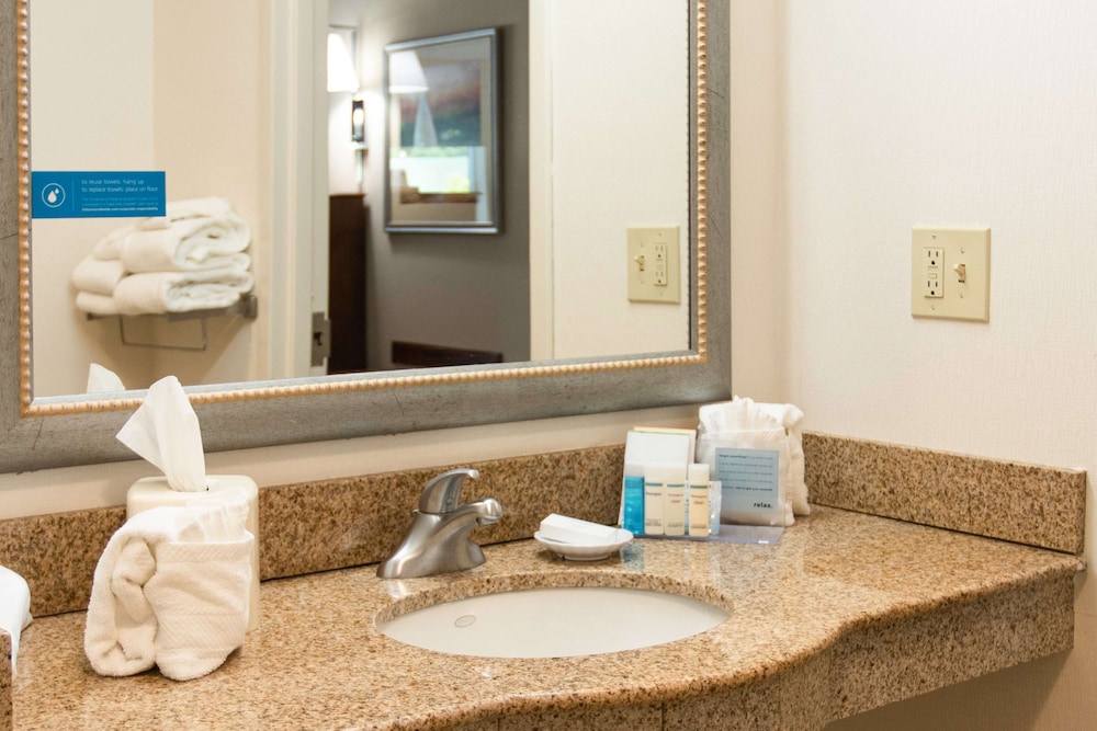 Hampton Inn Gloucester - photo 25