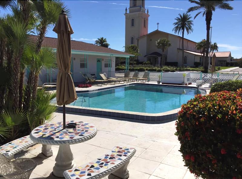 Sun Island Motel - photo 7