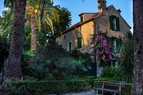 Villa Cindro House — 4-Star Luxury Hotel in Podstrana, Croatia