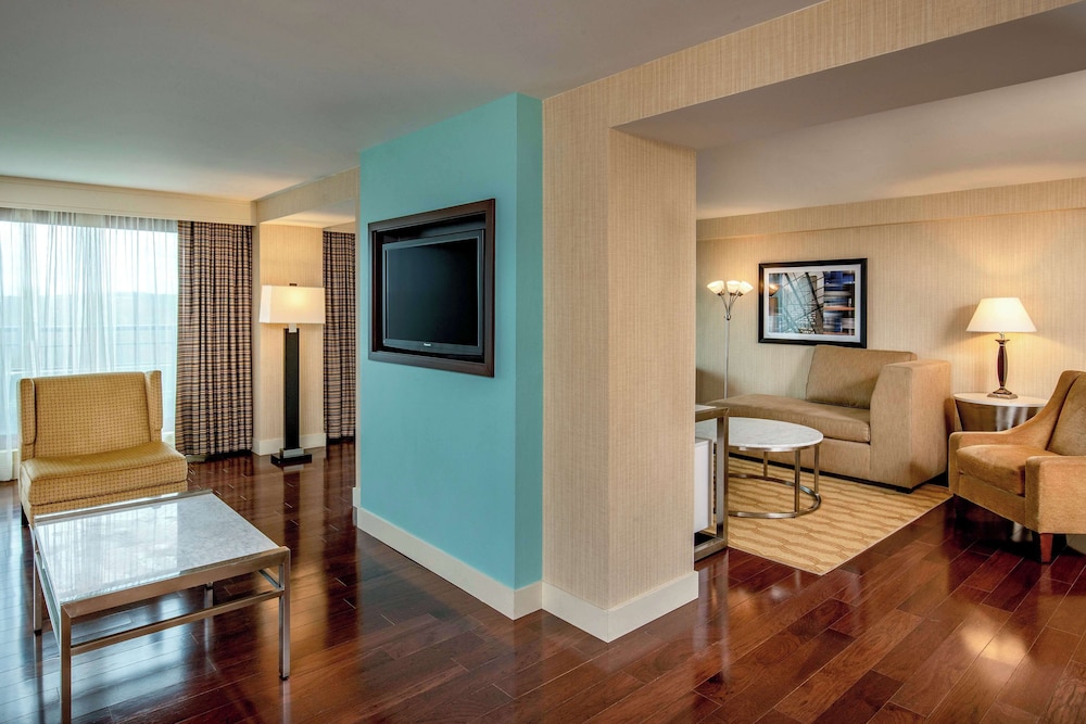 Embassy Suites by Hilton Boston Waltham - photo 35